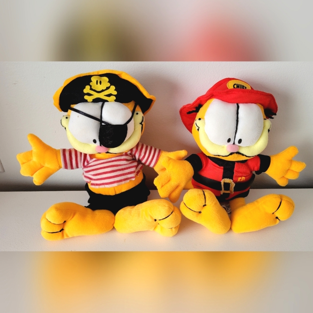 Vintage Garfield Set of 2- Fire fighter & pirate Plush Toy